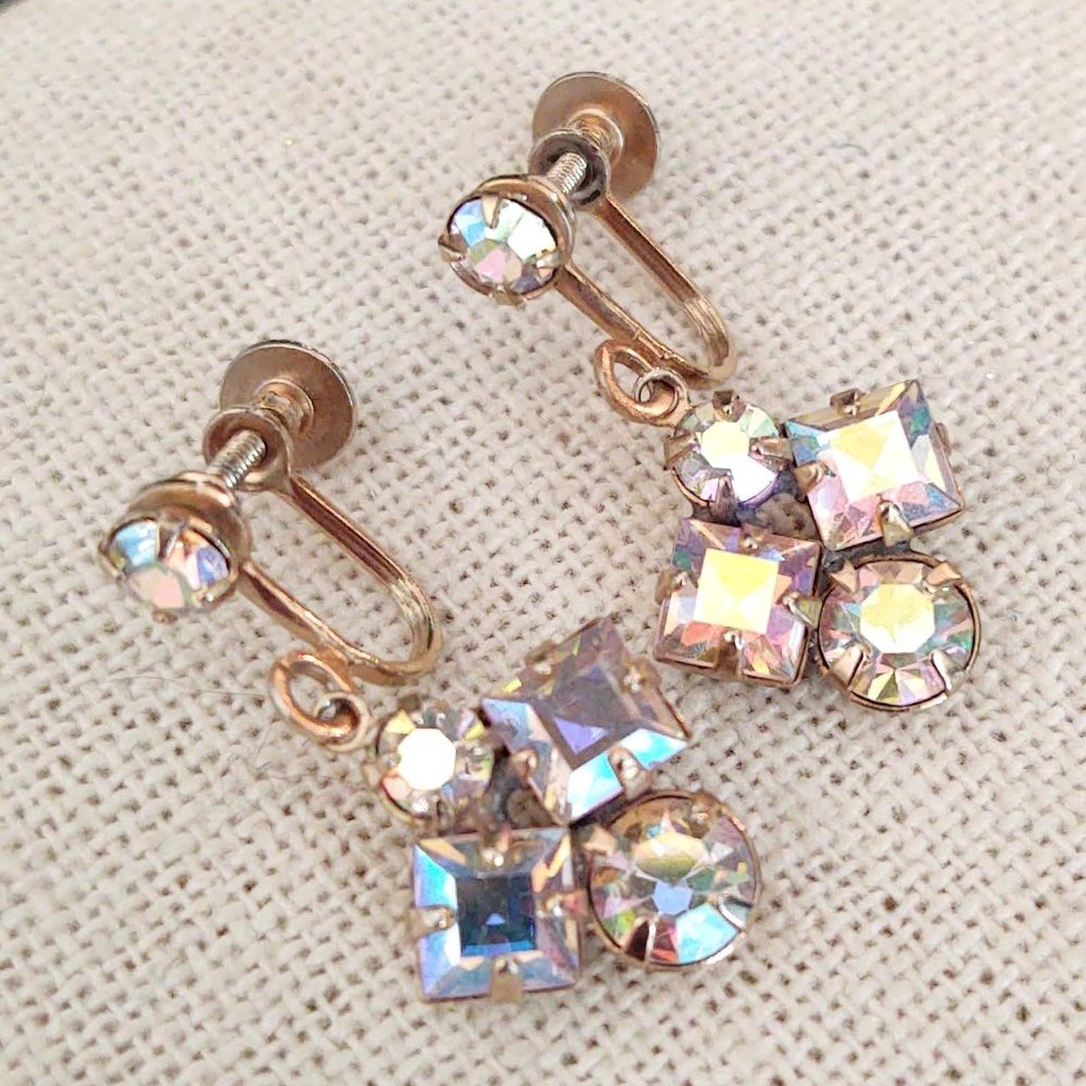 Vintage screw back iridescent rhinestone earrings - Picture 3 of 13